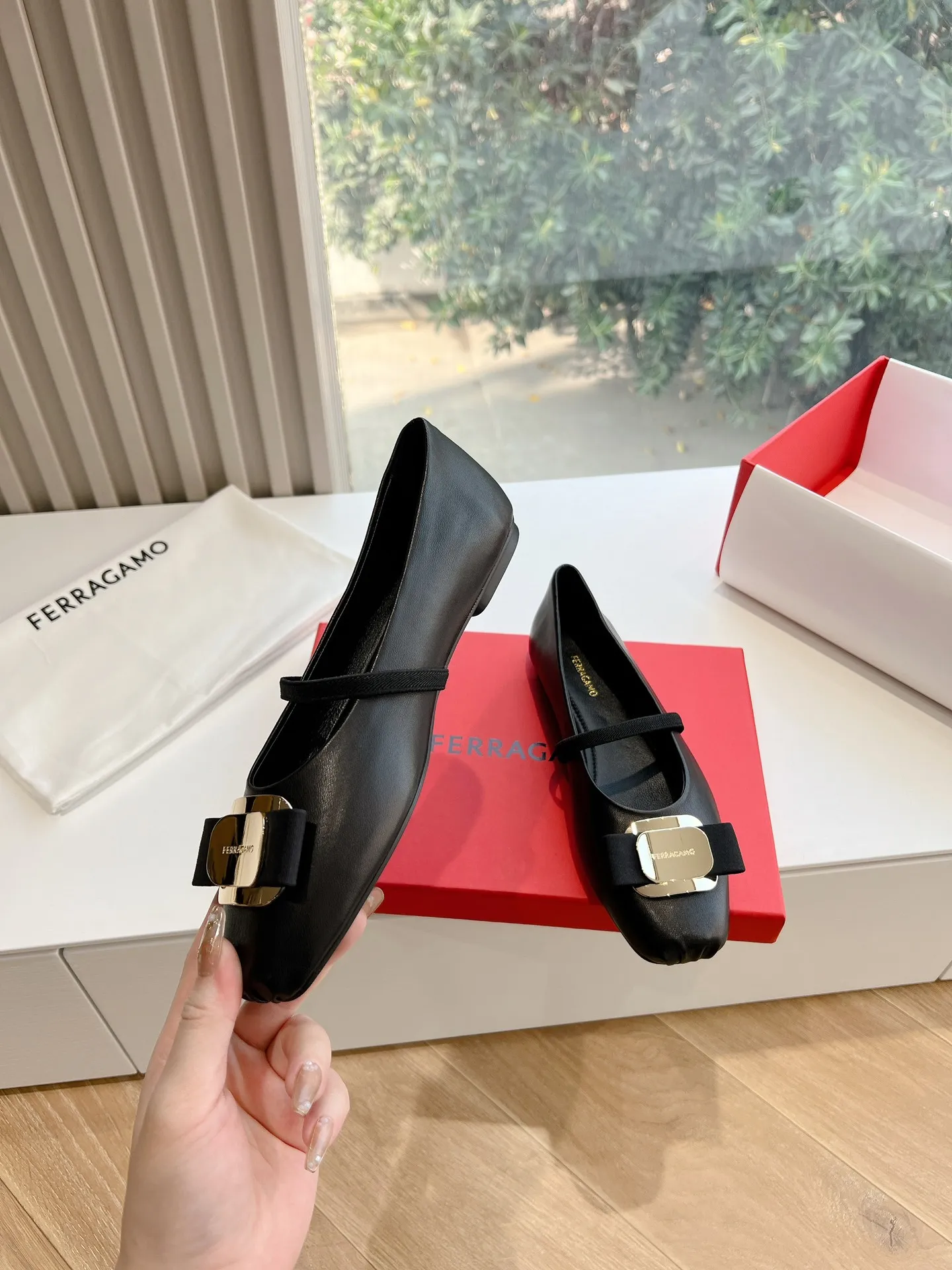 👟👟Ex-factory price 520👟👟 Women's Shoes Women's Clothing The original version is a one-to-one replica of the top-notch FERRAGAMO Ferragamo women's new version of Vara nameplate ballet flats, which are indeed more stunning on the feet ~ bow-tie, flat shoes that combine beauty and beauty, are very versatile, and will not tire your feet when worn. It is definitely a pair that is worth buying! Fabric: Imported sheepskin Lining: sheepskin Code number: 35-39 (40/41 customization is non-returnable and non-exchangeable)